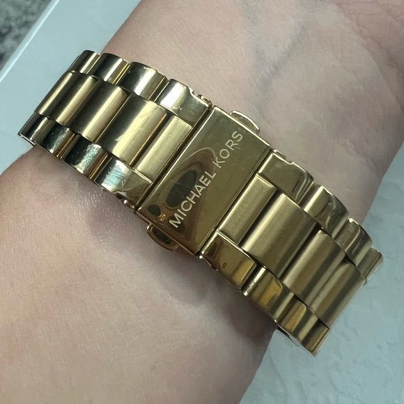 Michael Kors Oversized Bradshaw Unisex Watch Black Gold Stainless Steel MK5739 - Picture 10 of 15